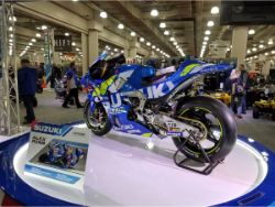 Suzuki-Race-Bike.jpg